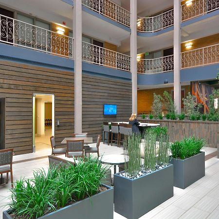 Embassy Suites By Hilton Denver Central Park Interior foto