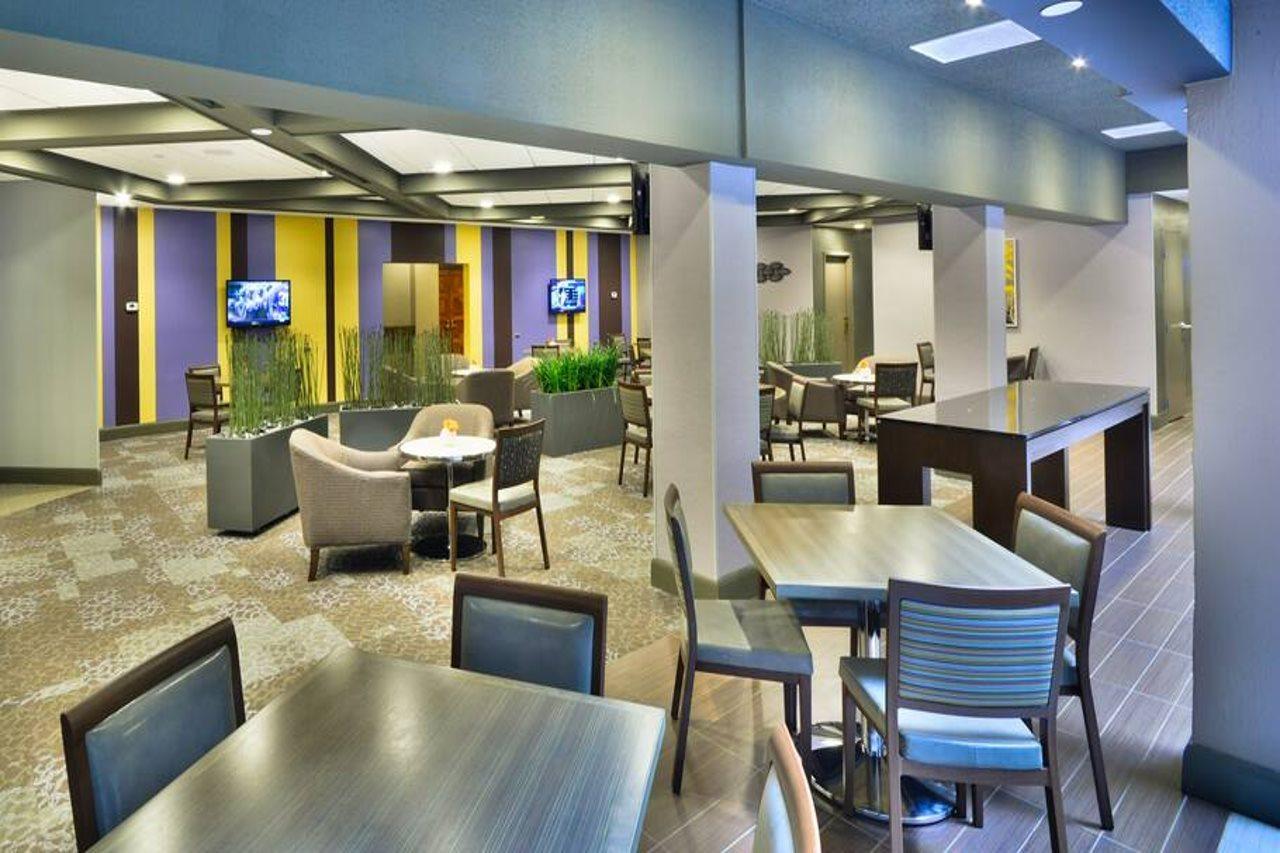 Embassy Suites By Hilton Denver Central Park Exterior foto