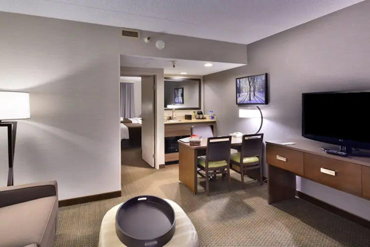 Embassy Suites By Hilton Denver Central Park Exterior foto
