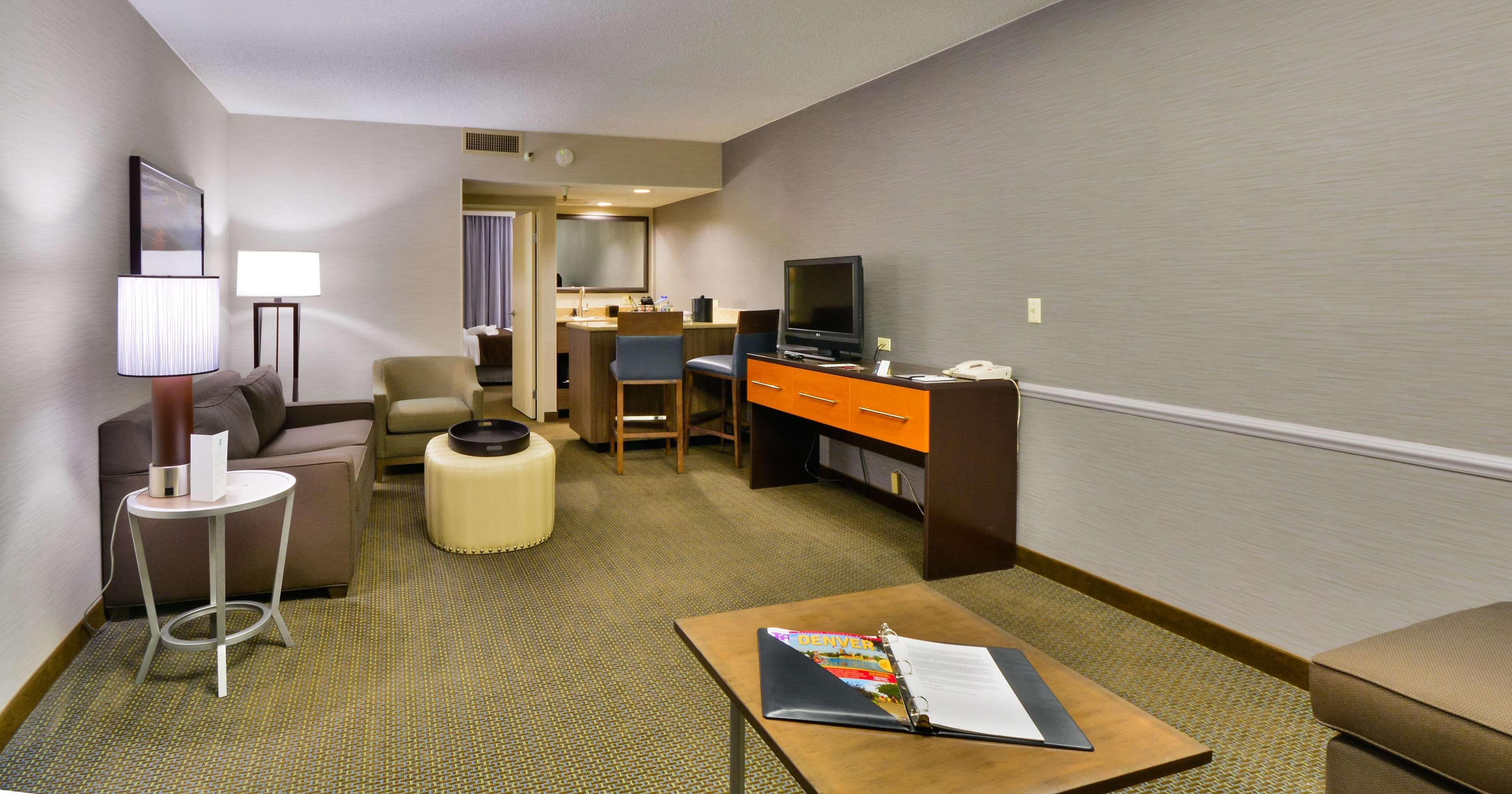 Embassy Suites By Hilton Denver Central Park Quarto foto