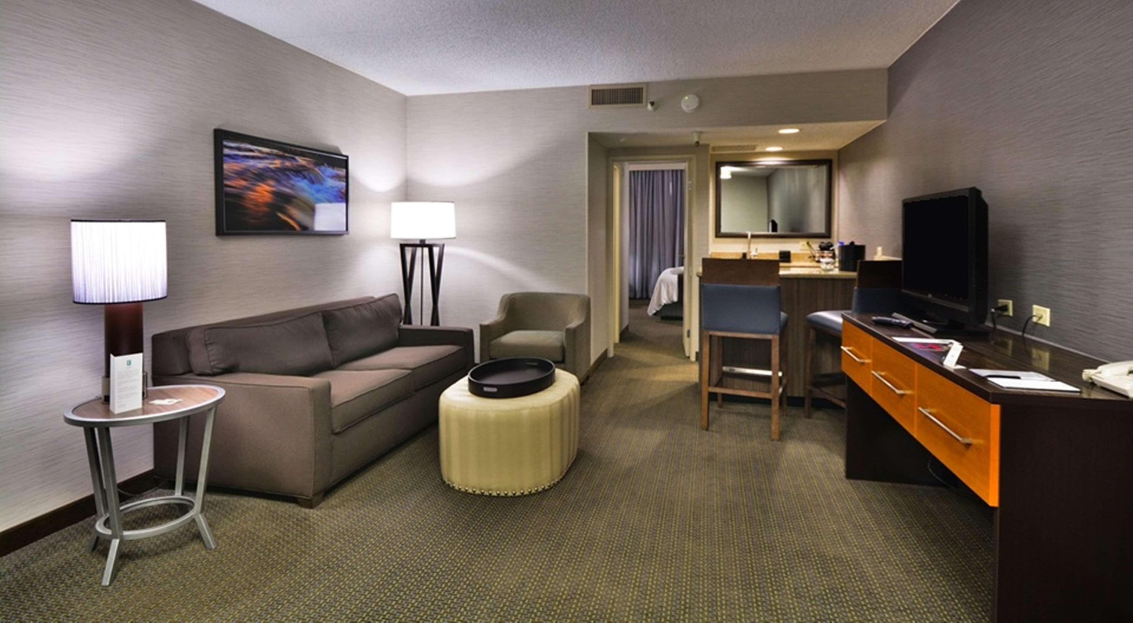 Embassy Suites By Hilton Denver Central Park Quarto foto