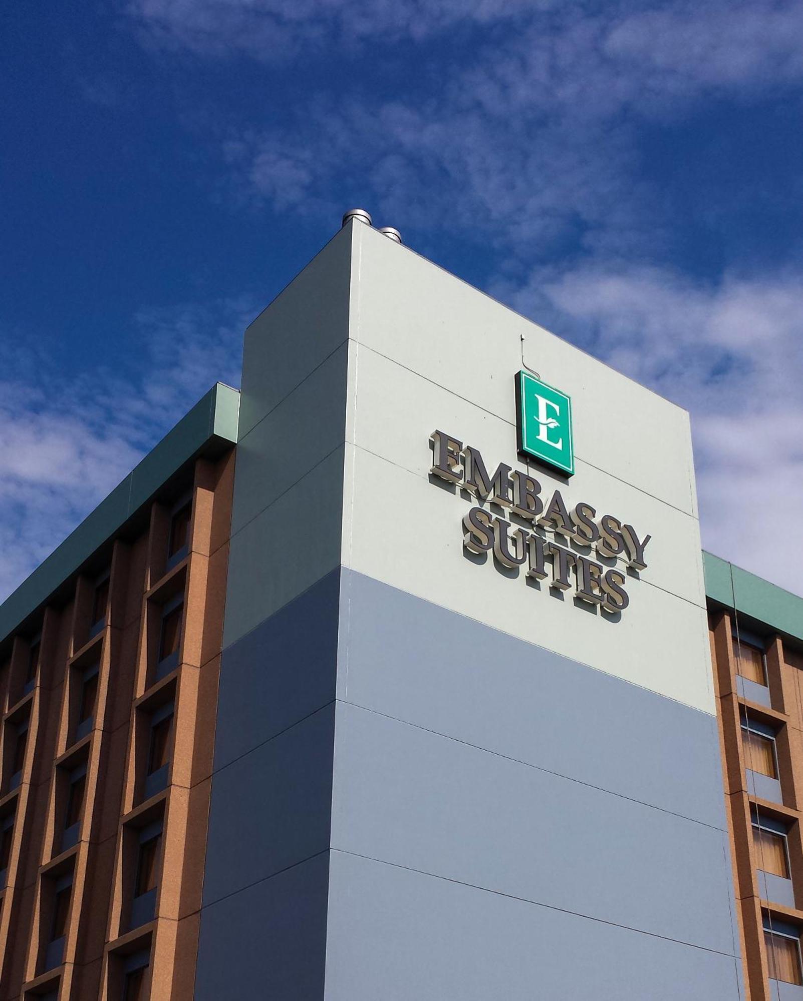 Embassy Suites By Hilton Denver Central Park Exterior foto