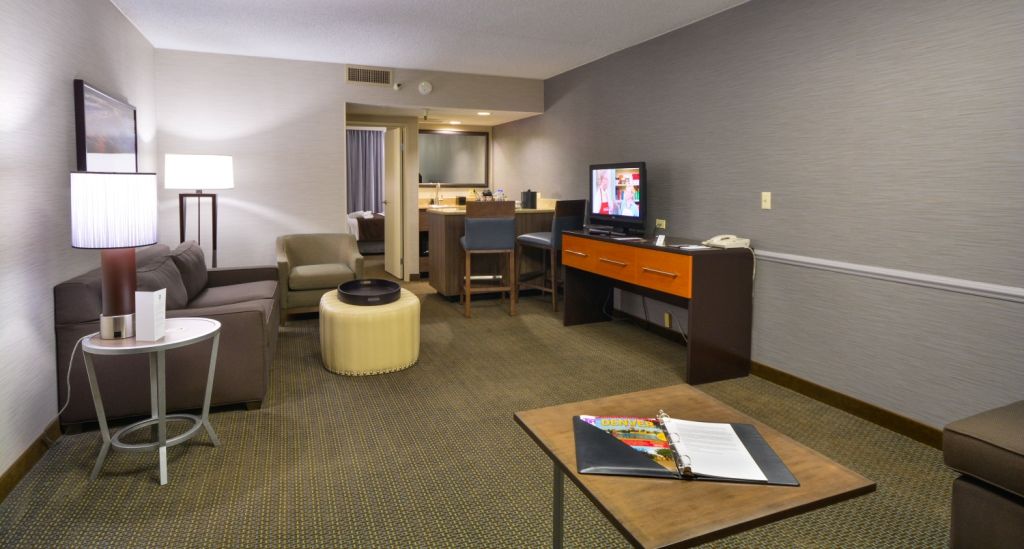 Embassy Suites By Hilton Denver Central Park Quarto foto