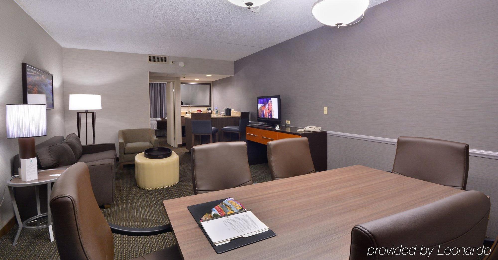 Embassy Suites By Hilton Denver Central Park Quarto foto