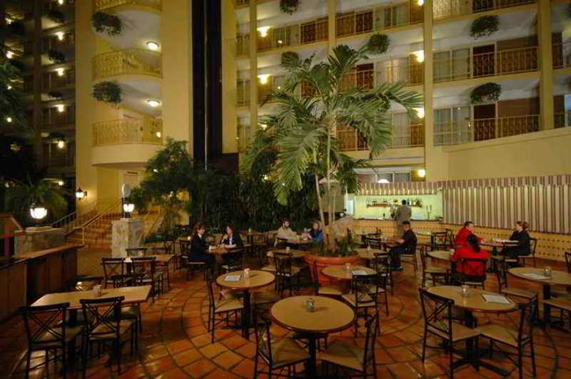Embassy Suites By Hilton Denver Central Park Exterior foto